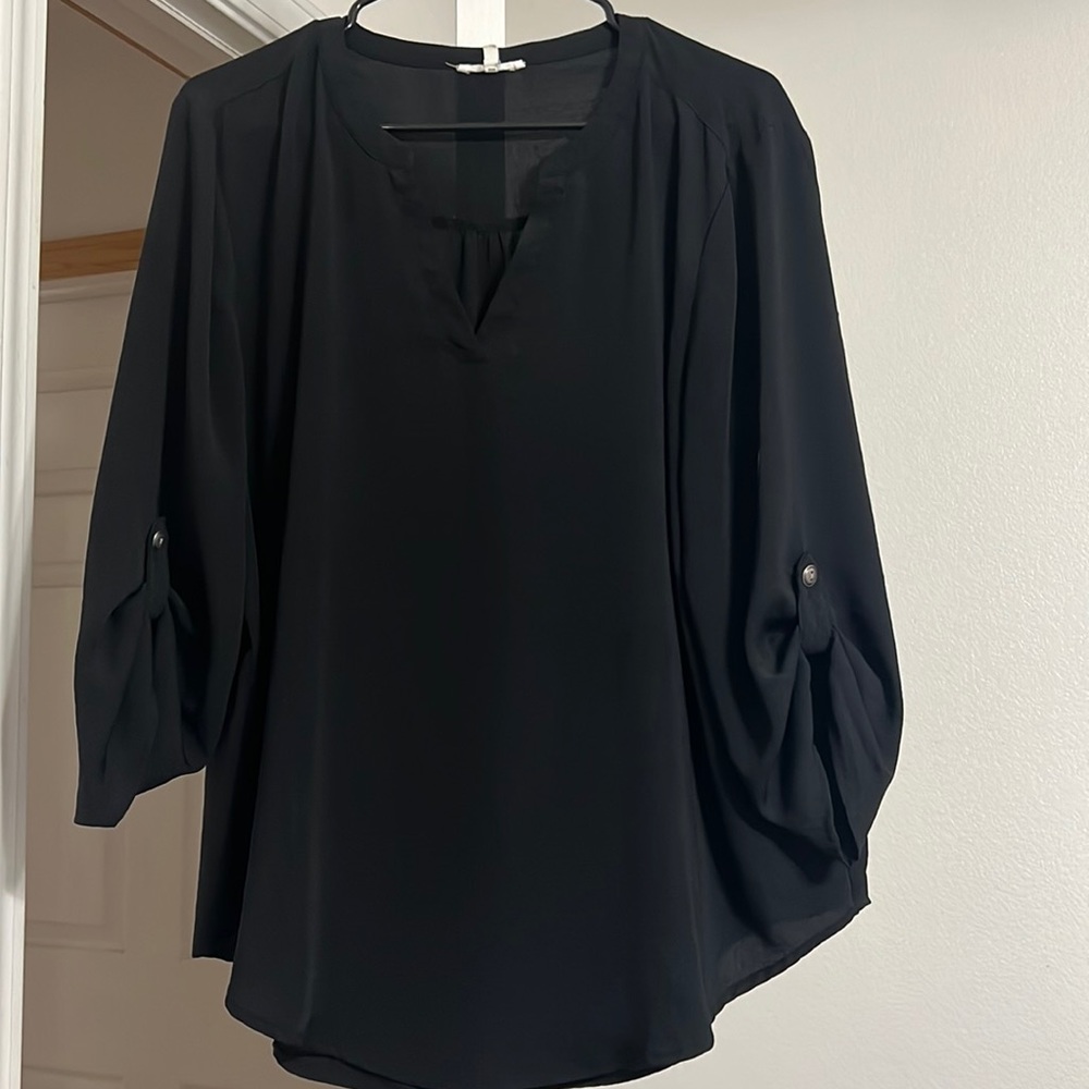 Cute black blouse.